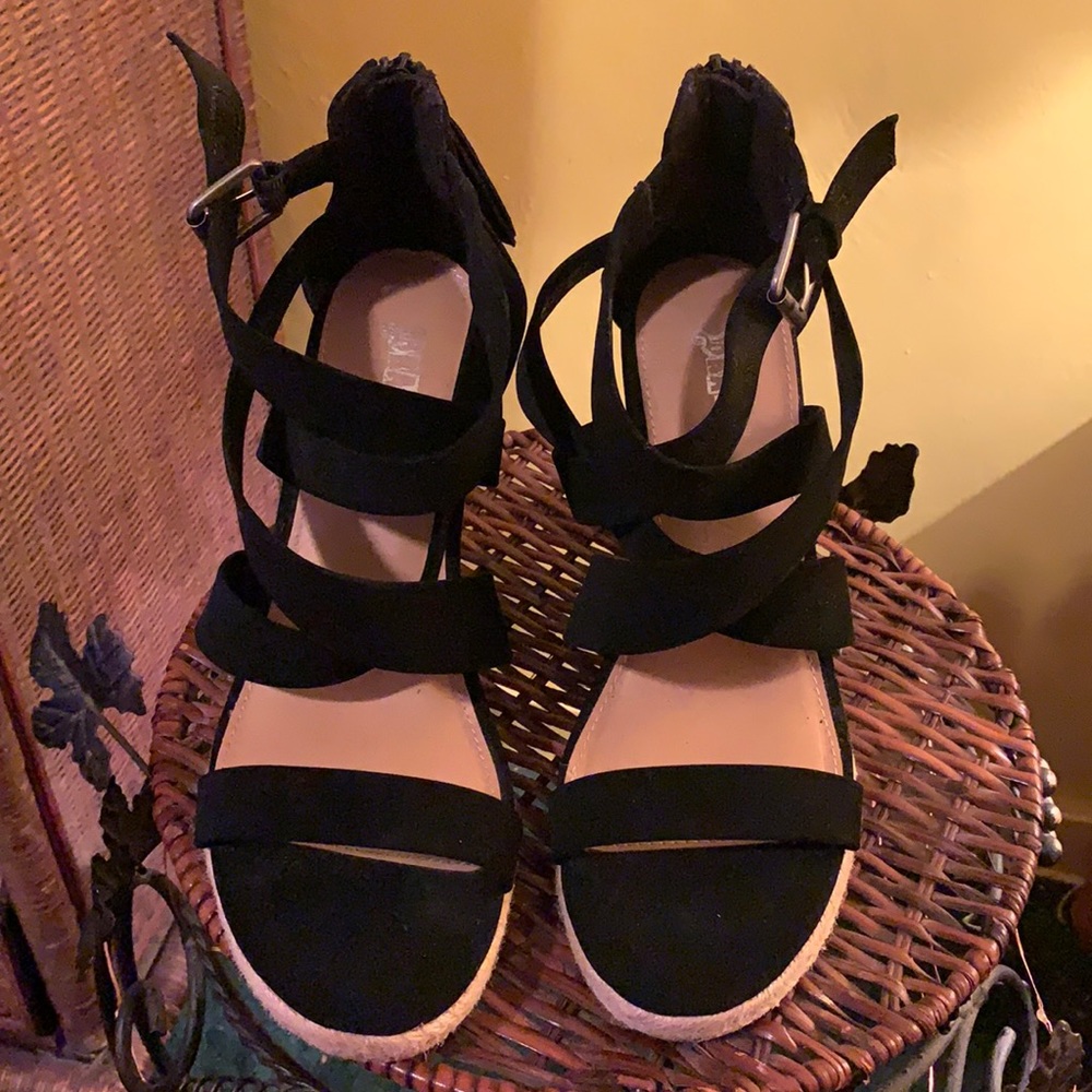 Brash wedges. Size 10, Color Black.